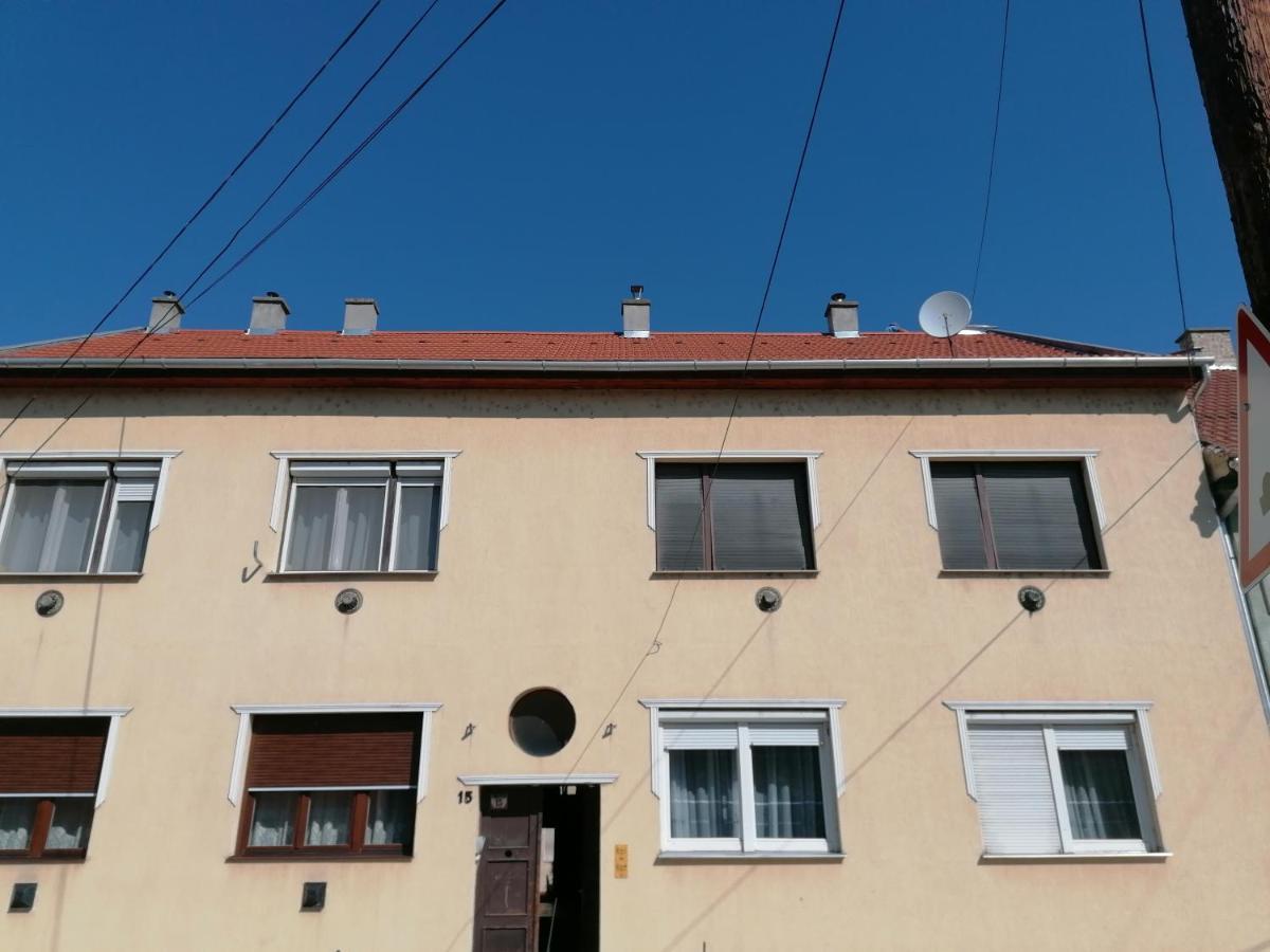 Szatmari Apartman Мисколк Екстериор снимка